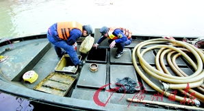 油罐車暗度陳倉(cāng) 十余天走私3668噸棕櫚油背后的黑色產(chǎn)業(yè)鏈