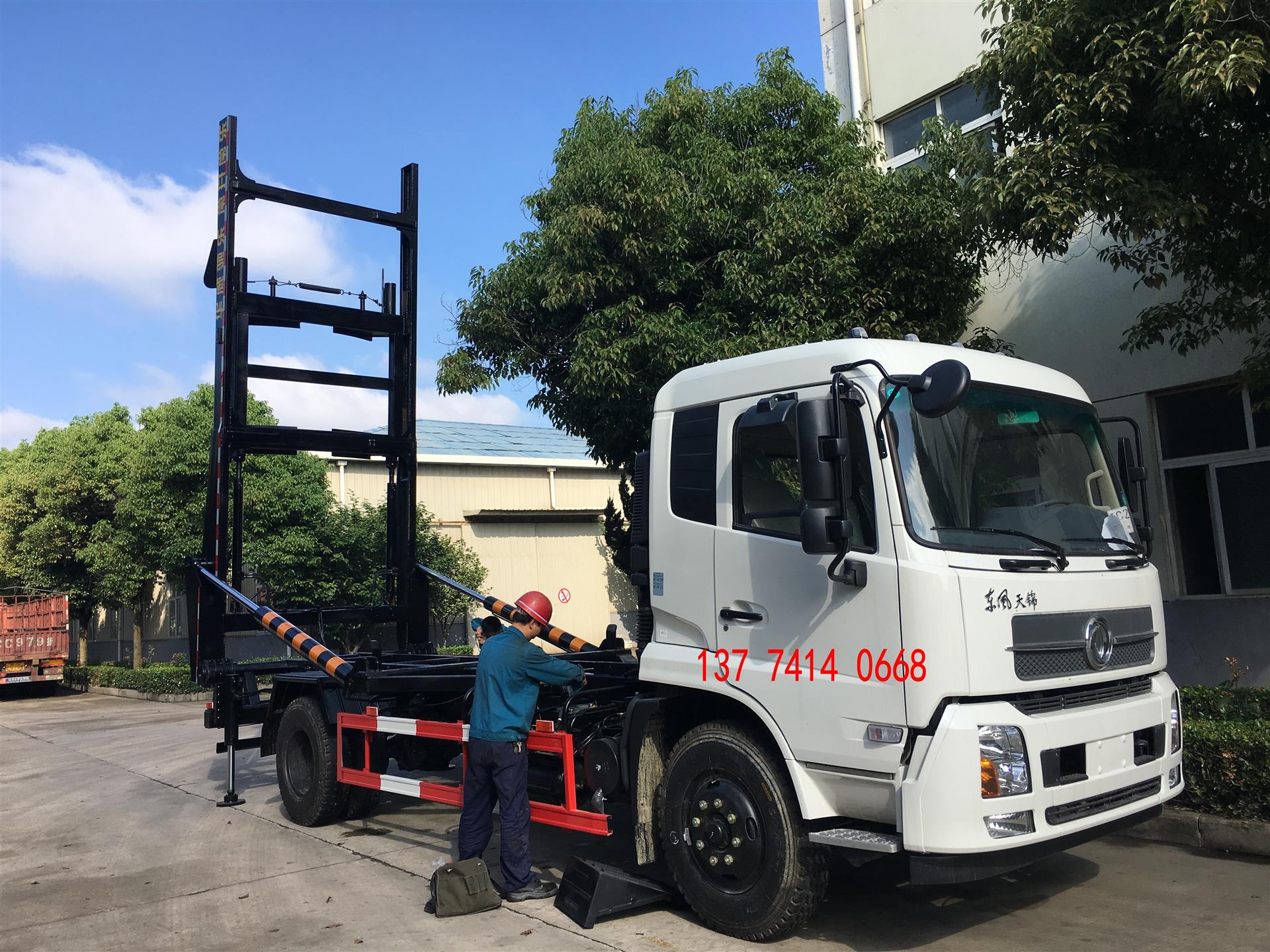 東風(fēng)天錦背罐車現(xiàn)貨供應(yīng)，水泥車專業(yè)解決方案，分期付款更便捷