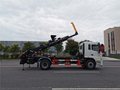 國六新款陜汽10噸背罐車 高效運輸?shù)膶I(yè)解決方案