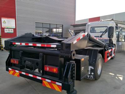 陜汽德龍背罐車 高效運輸與安全作業(yè)的堅實伙伴